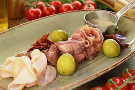 Мясная тарелка