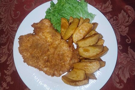 Шницель куриный с картофелем по-деревенски
