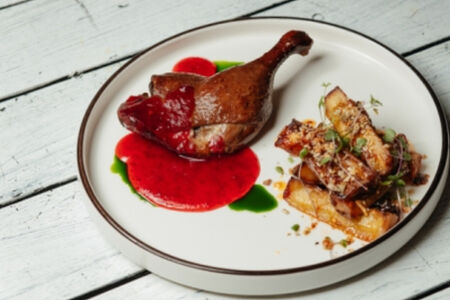 Утиная ножка с баклажаном