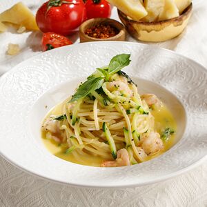 Паста с цукини и креветками