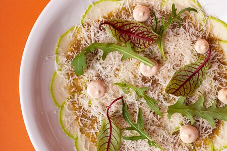 Карпаччо из кабачков с трюфельным соусом и пармезаном