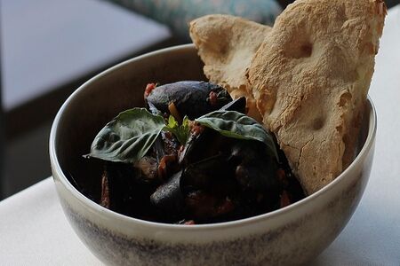 Мидии в томатном соусе