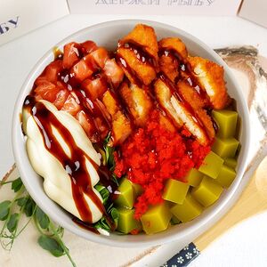 Боул с лососем и креветкой темпура