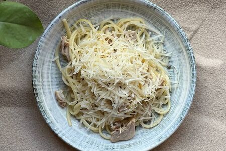 Спагетти, куриное филе и пармезан