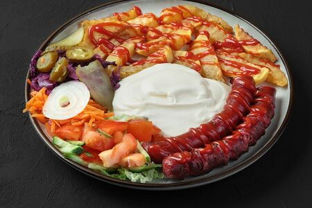 Хот-дог на тарелке Ланч Хот-Дог