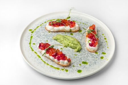 Эклеры с форелью, сливочным кремом, красной икрой