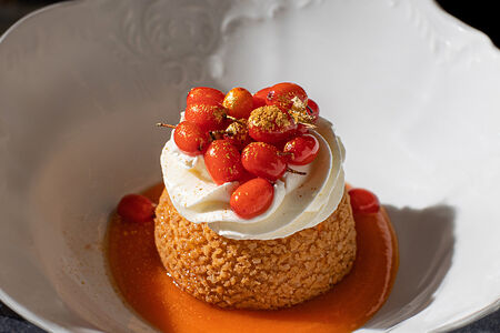 Шу с земляникой и кремом патисьер