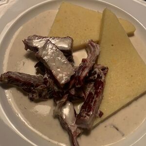 Мясо, копченное в сливочном соусе с пастой