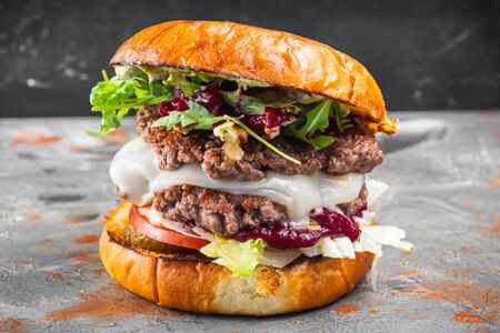 Козий сыр и грецкий орех