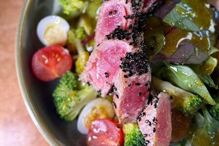 Салат с тунцом