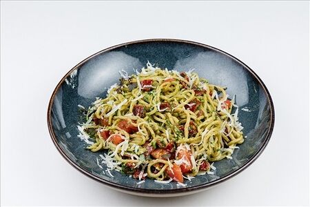 Паста с томатами и песто