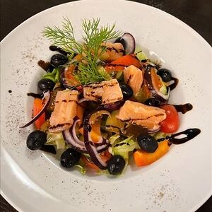 Любимый салат Генриха со слабосоленой семгой