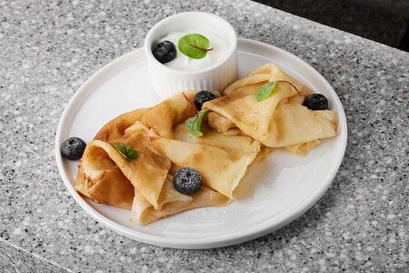 Блины со сметаной