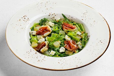 Салат с уткой и сыром дорблю