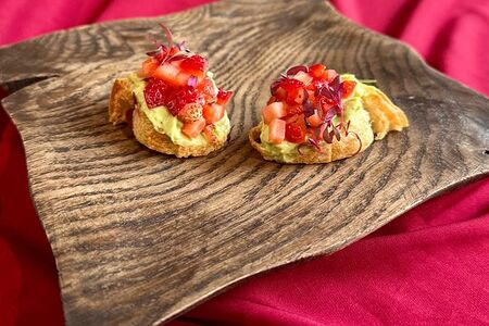 Брускетта с авокадо