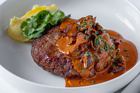 Котлета из мраморной говядины, шиитаке