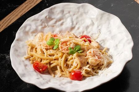 Паста с креветками и кальмаром 