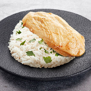 Томлёная куриная грудка с гарниром на выбор