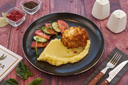 Котлета Пожарская с картофельным пюре