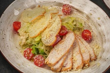 Цезарь с цыплёнком