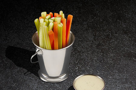 Овощные палочки с соусом тартар