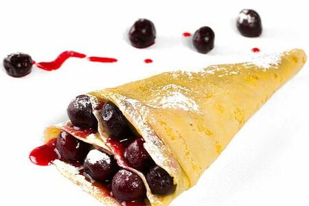 Блин с вишней