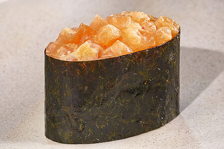 Гункан Лосось спайси