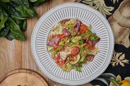 Салат с ростбифом