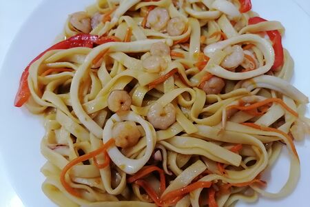 Удон с морепродуктами 