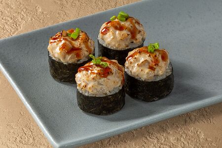 Запечённый ролл с гребешками и угрём 