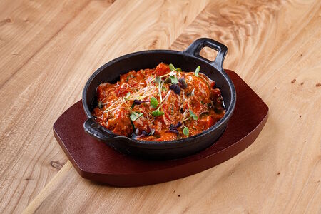 Тефтели в томатном соусе с картофельным пюре