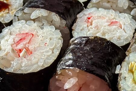 Ролл с креветкой