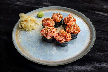 Ролл с лососем и гребешком