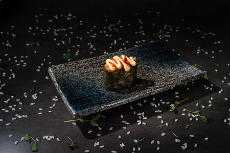 Спайси-гункан Лосось