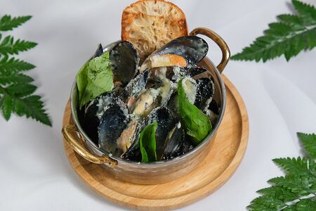 Мидии в соусе Блю Чиз