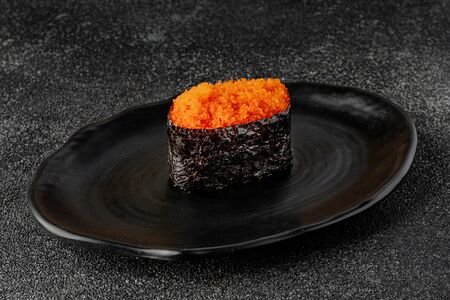 Суши тобико красная