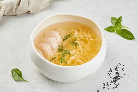 Куриный бульон с лапшой 