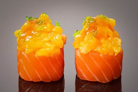 Ролл Манго Тартар с лососем