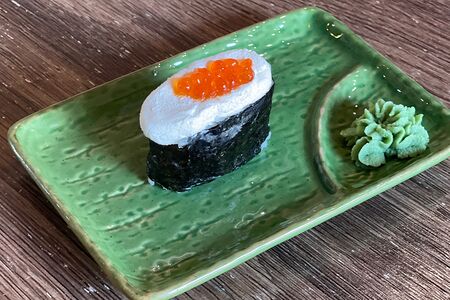 Суши Филадельфия с икрой