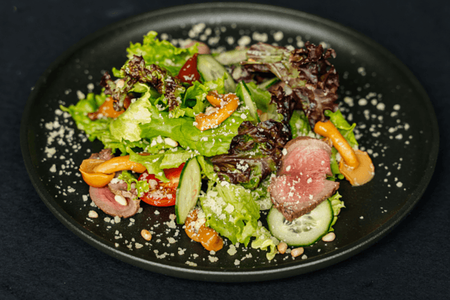 Салат с ростбифом и опятами