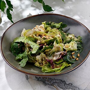 Большой зелёный салат