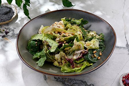 Большой зелёный салат