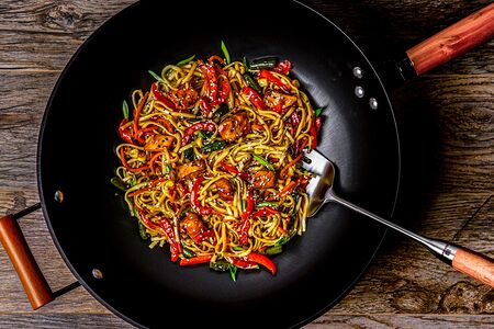 Wok с лососем