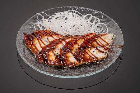 Сашими Угорь