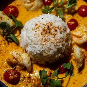 Карри с креветкой и кальмаром