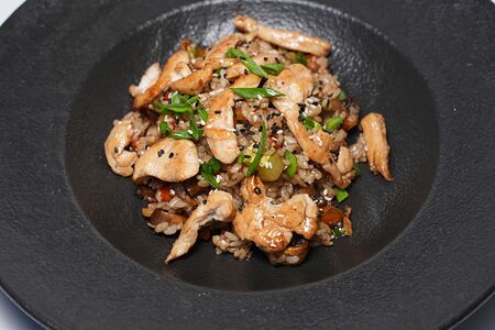 Рис с курицей в сливочном соусе