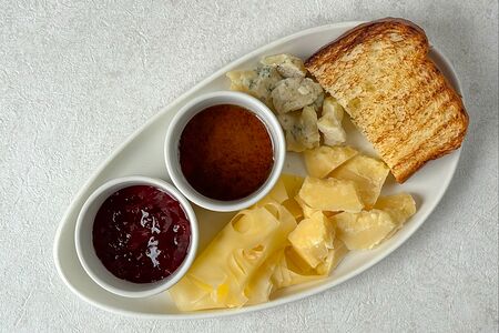 Пармезан, монтблю, маасдам