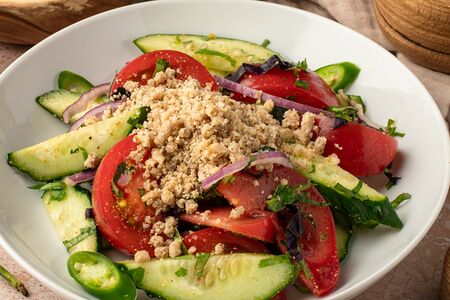 Салат по-грузински с грецкими орехами