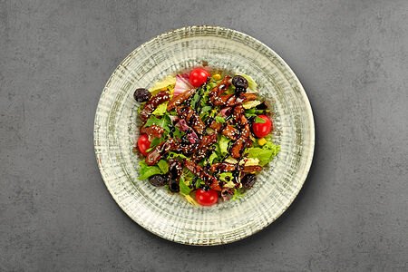 Салат теплый с говядиной