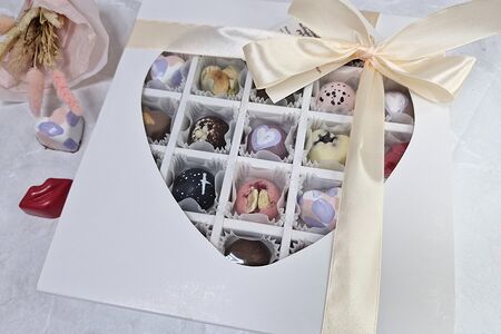 Большой подарочный набор Ассорти ручной работы в белой упаковке